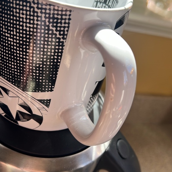 CAPTAIN AMERICA 20oz MUG  **(NEW with Tag)** - Picture 11 of 16